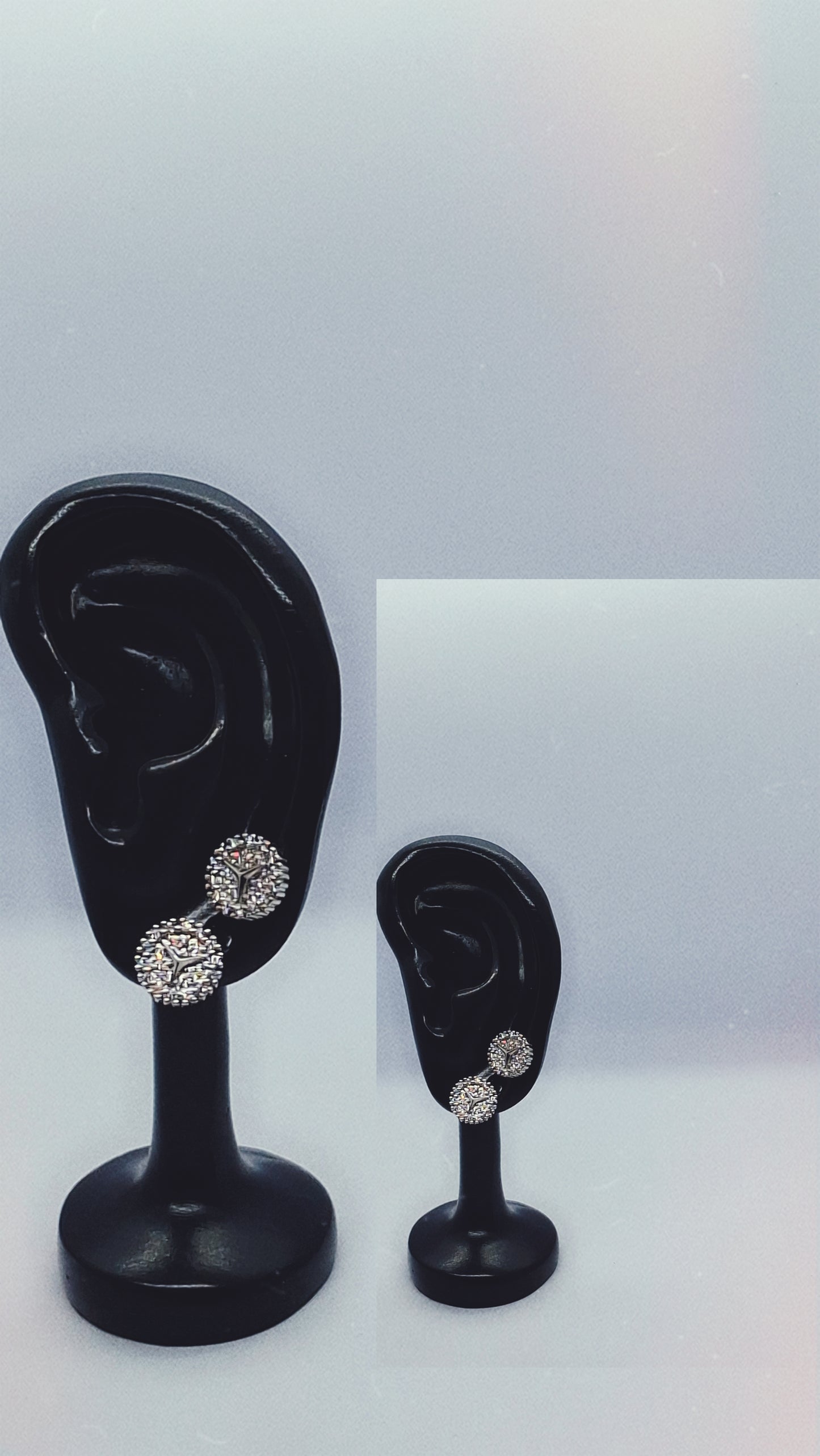 Silver High-Sparkle Round Crystal Stud Earrings – Premium Shine Design (DSE-GSQ-04)